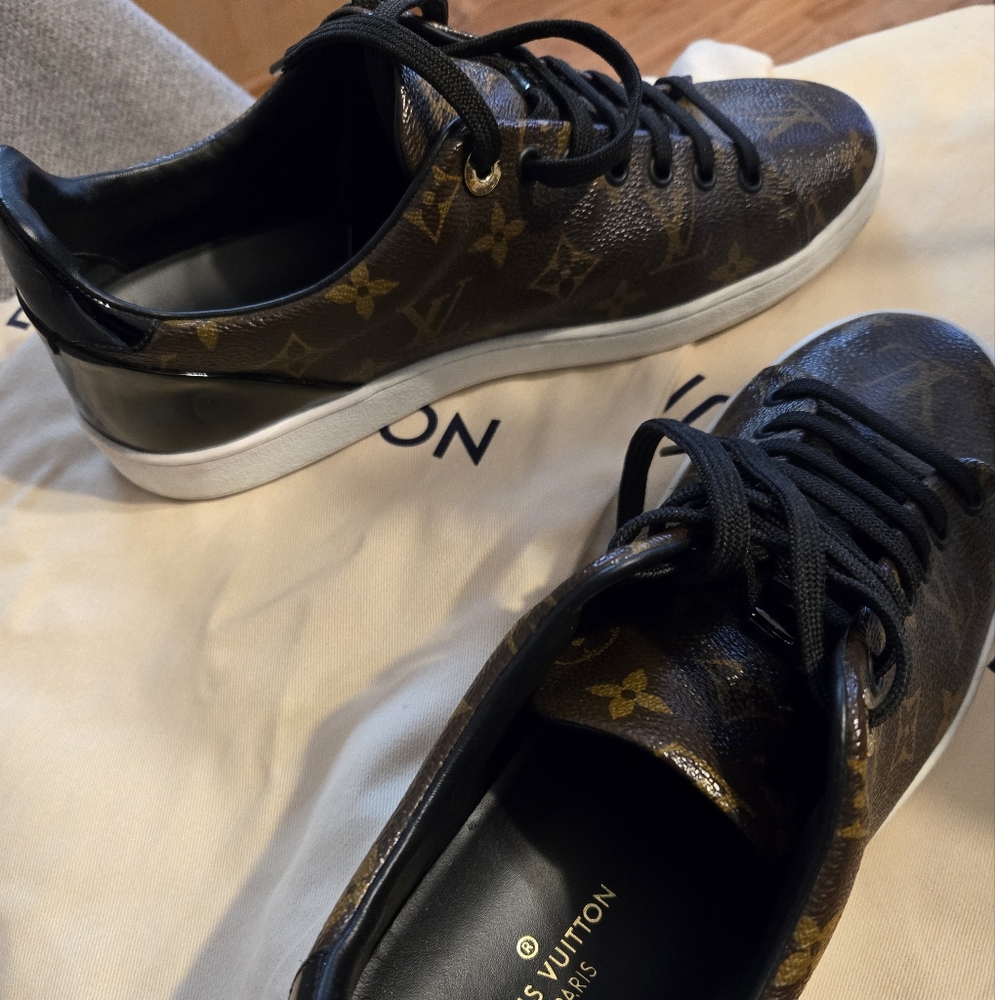 Louis Vuitton Sneakers Brown Size 40